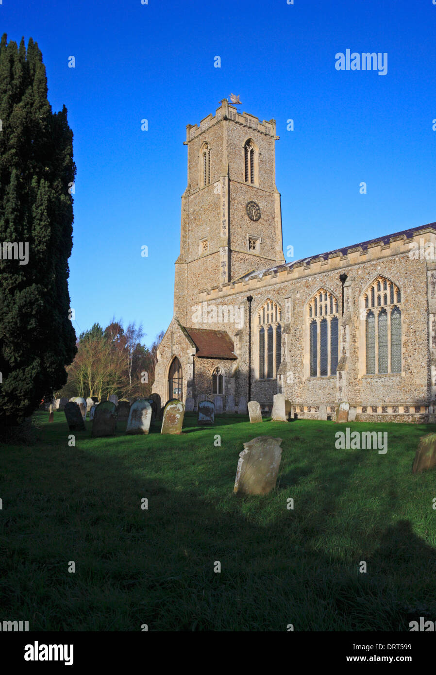 Une vue de l'église paroissiale de St Helen à Ranworth, Norfolk, Angleterre, Royaume-Uni. Banque D'Images