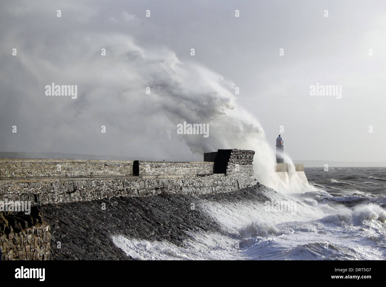 Une mer de Porthcawl pâte pier Banque D'Images