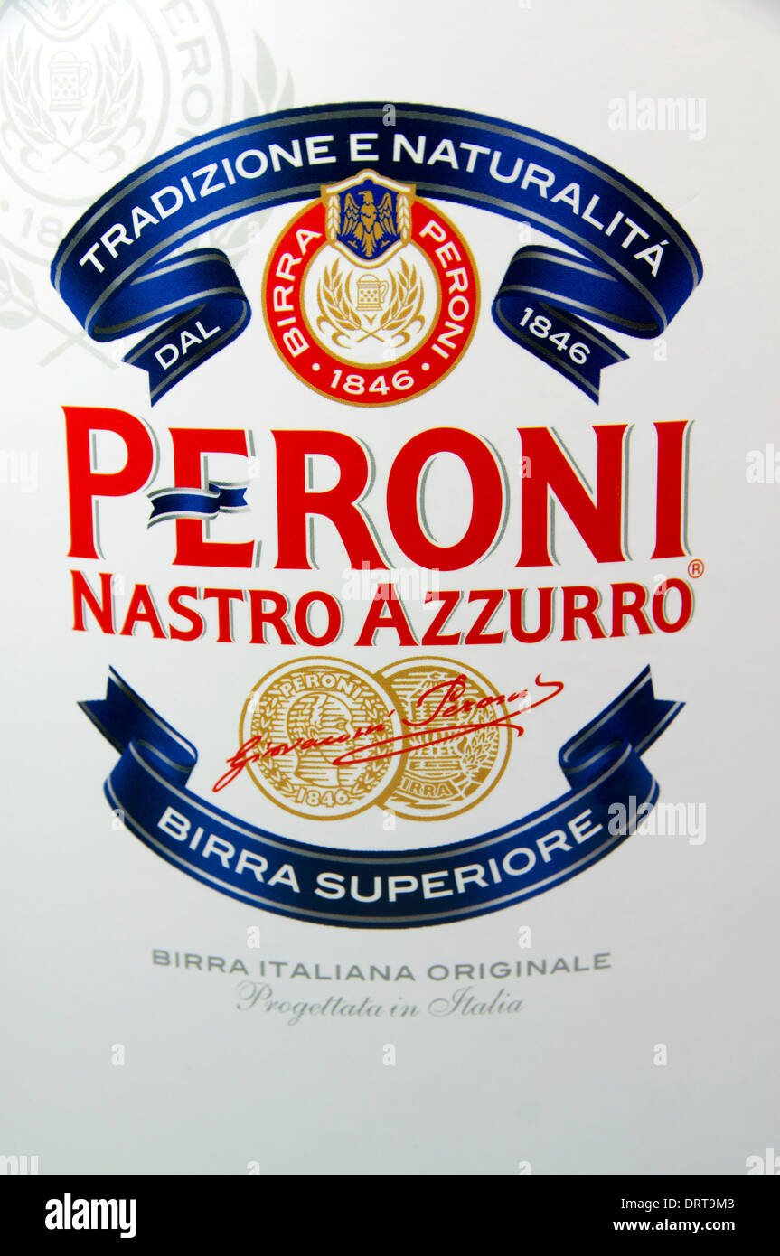 Présentation de la bière italienne Peroni fort. Banque D'Images