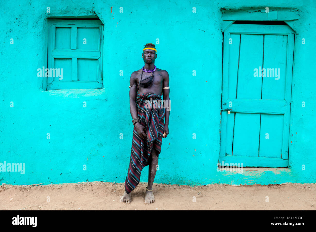 Portrait d'un homme de la tribu Mursi, Jinka, vallée de l'Omo, Ethiopie Banque D'Images