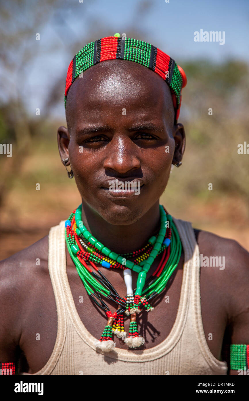 Un jeune homme de la tribu Hamer, Turmi, vallée de l'Omo, Ethiopie Banque D'Images