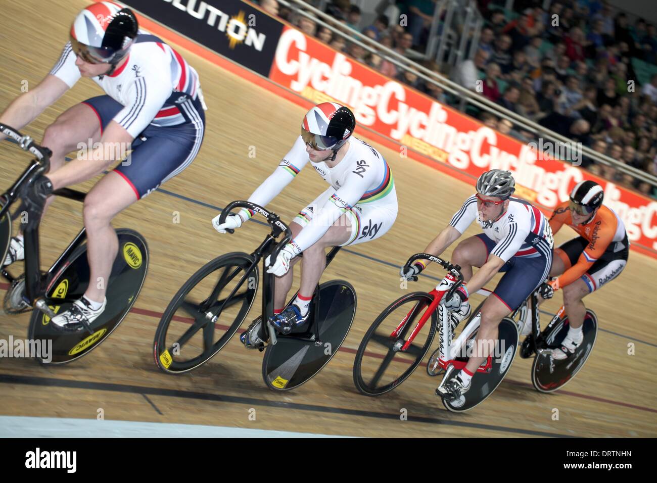 Manchester, UK. 1er février 2014. Cyclisme sur piste série révolution Round 4. Jason Kenny, dans le new jersey, arc-en-ciel sur son chemin pour gagner la finale keirin hommes Styles : Neville Crédit/Alamy Live News Banque D'Images