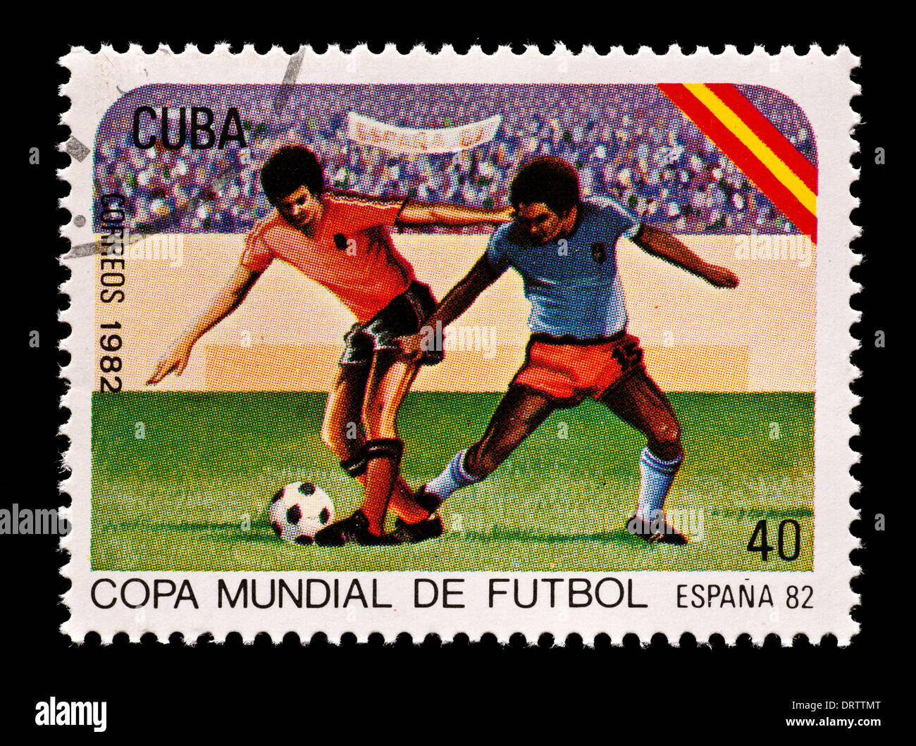 Timbre-poste de Cuba représentant deux joueurs de football, émis pour la Coupe du Monde 1992 en Espagne. Banque D'Images