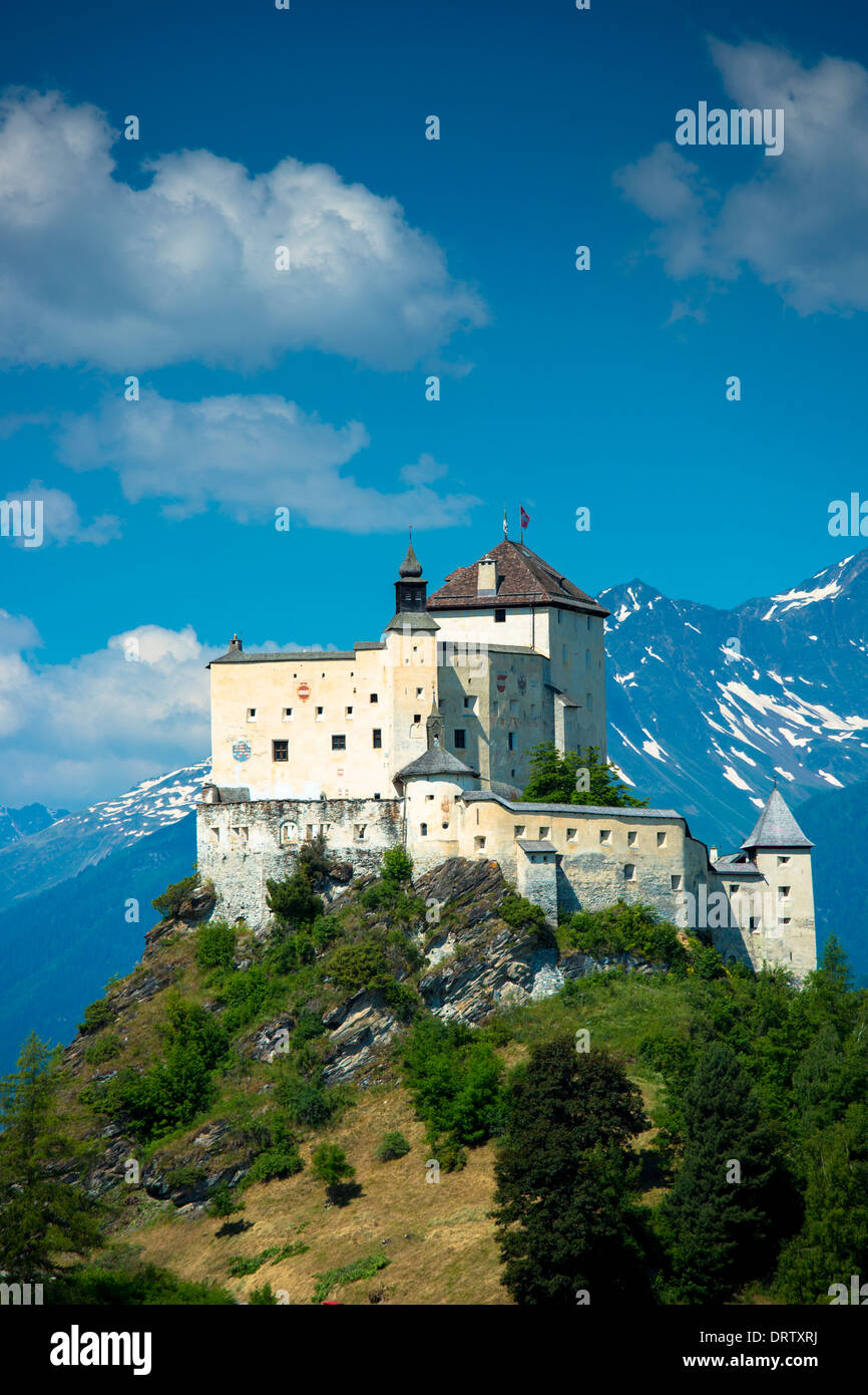 Château de Tarasp dans la vallée de la Basse-engadine, Suisse Banque D'Images
