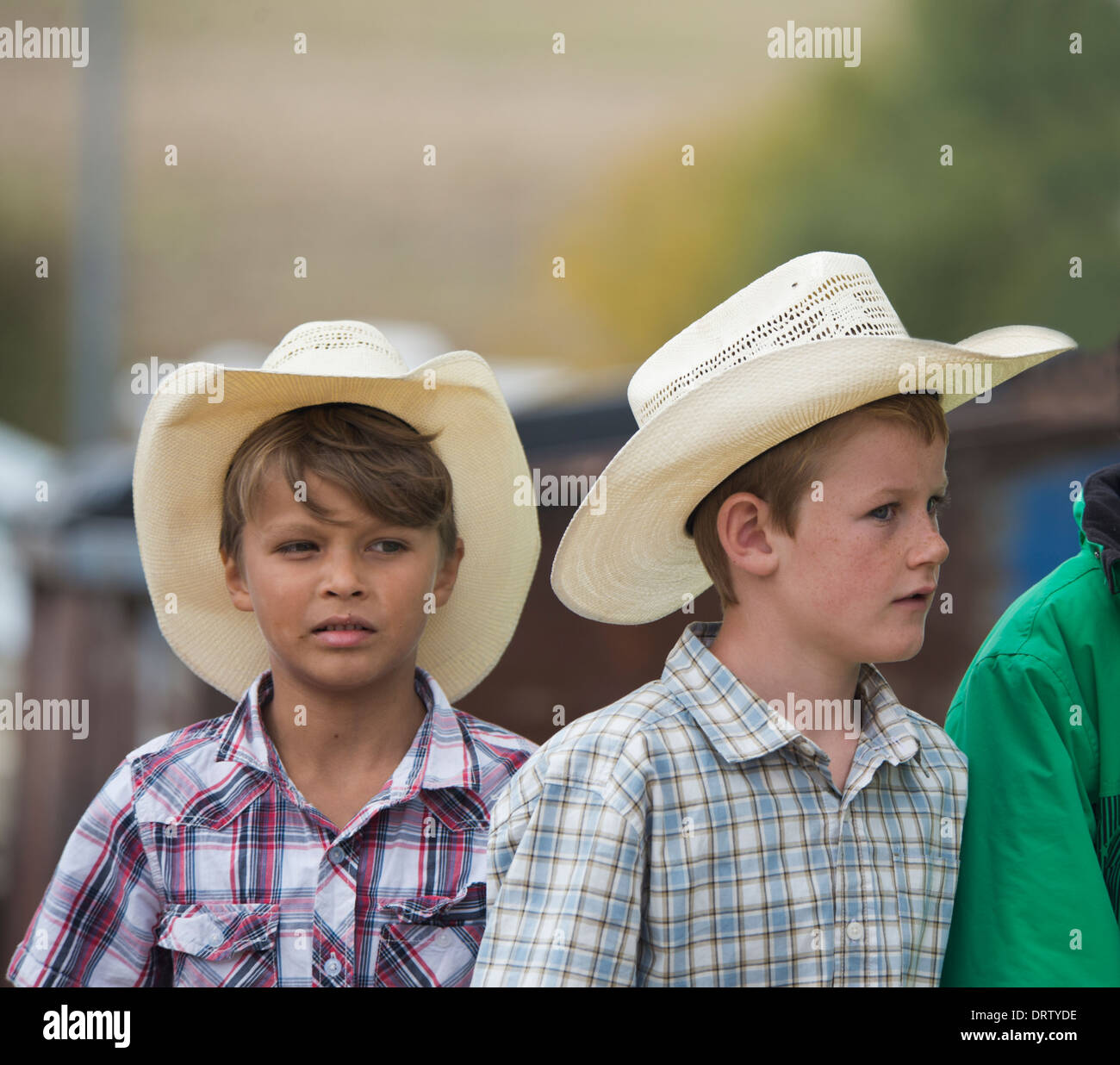 Deux jeunes garçons portant des chapeaux Stetson - Australie Banque D'Images