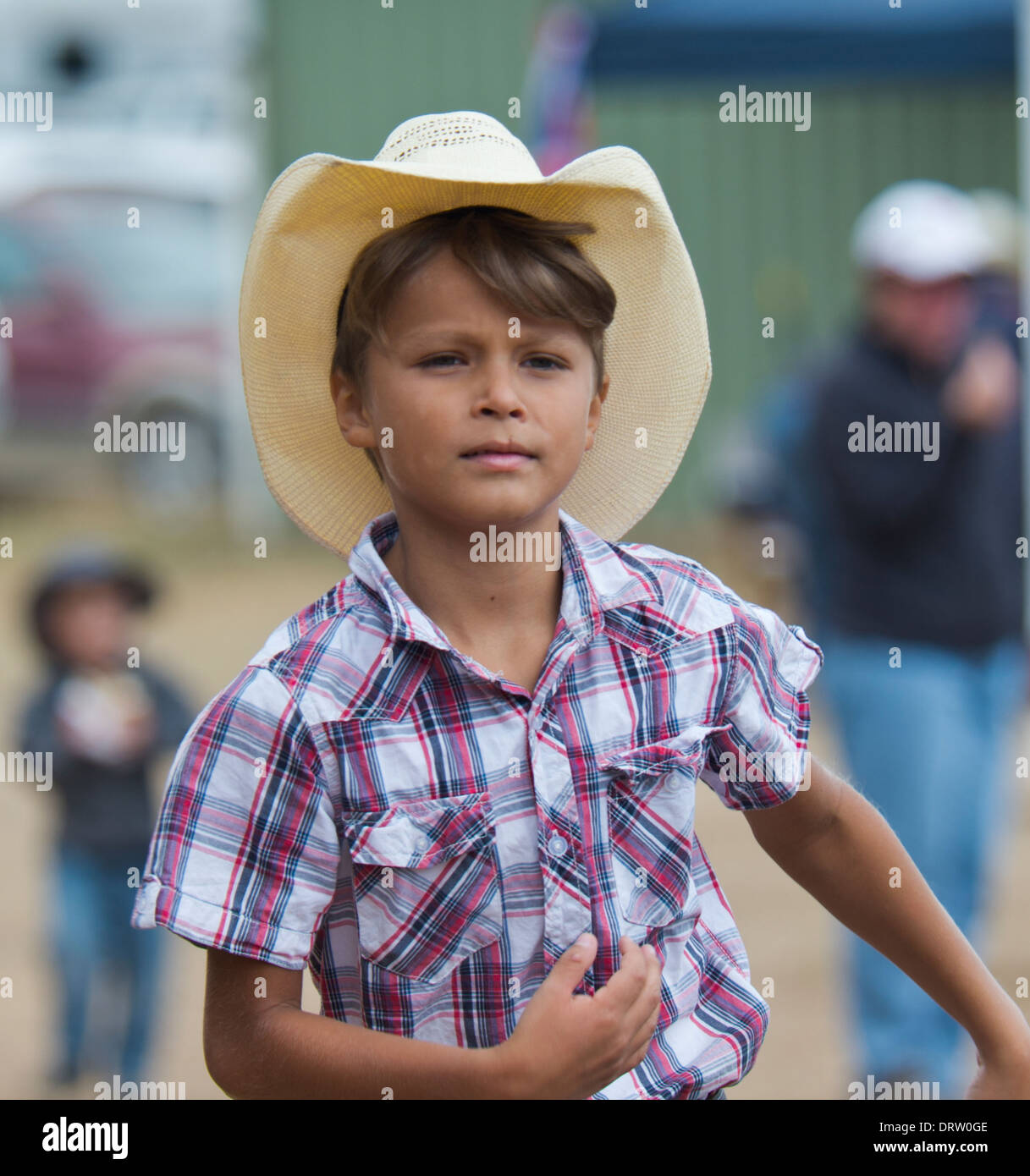 Jeune Australienne garçon portant un chapeau de cowboy Blanc - Australie  Photo Stock - Alamy