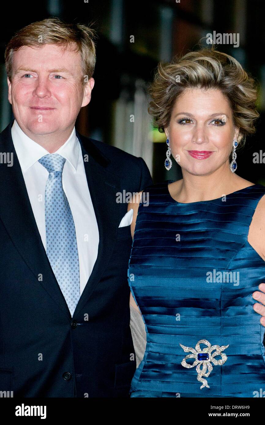 Le roi Willem-Alexander et maxima des Pays-Bas La reine assister à la célébration nationale du règne de la Reine Beatrix à Ahoy Rotterdam, Pays-Bas, 1 février 2014. Le comité d'investiture nationale a organisé une cérémonie pour remercier Béatrix pour son règne 33 comme Reine des Pays-Bas avec le spectacle 'Beatrix, rencontré Hart en Ziel' (avec coeur et âme). C'est la fin des célébrations organisées par le Comité d'investiture. La princesse Beatrix était la reine du 30 avril 1980 au 30 avril 2013. Photo : Patrick van Katwijk / Pays-Bas ET LA FRANCE Banque D'Images