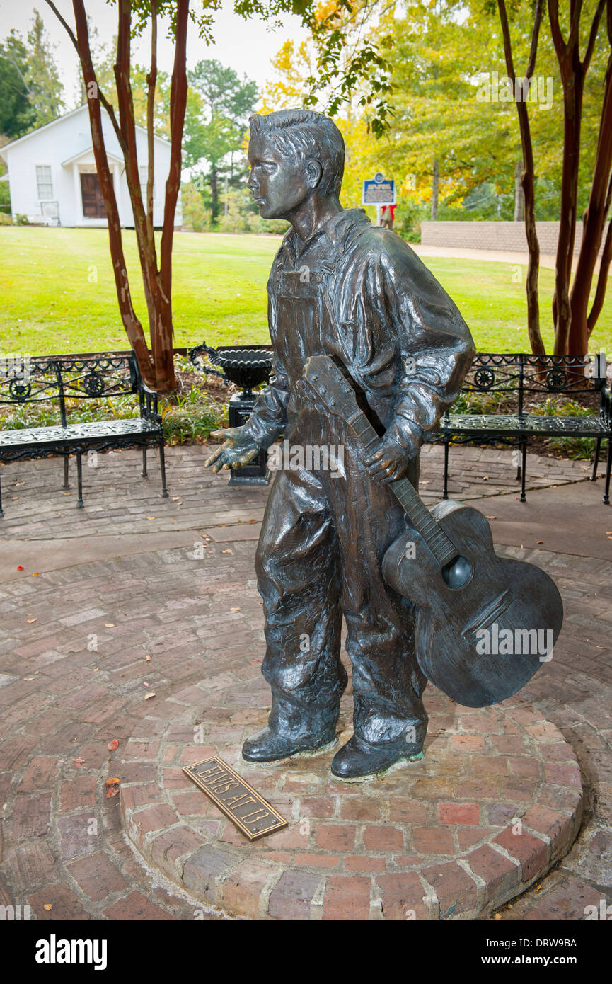 USA Mississippi MS Tupelo Elvis Aaron Presley naissance statue de jeune Elvis à 13, la sculpture par Michiel van der Sommen Banque D'Images