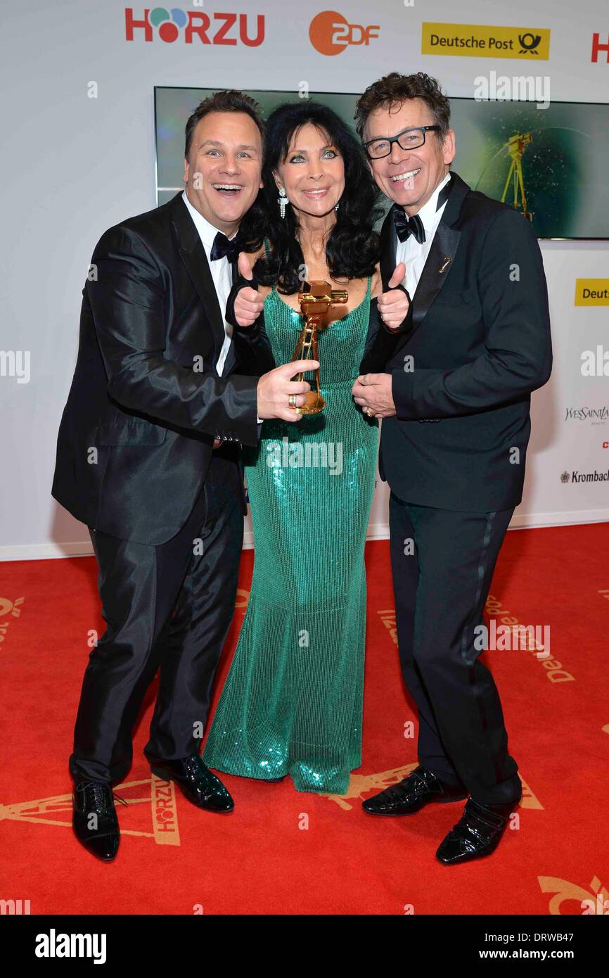 Guido Maria Kretschmer gagnant Dunja Raiter et amis Frank Mutters au 49.Goldene Kamera 2014 Hangar à l'Aéroport de Tempelhof à Berlin, Allemagne, le 01. Février 2014. Banque D'Images