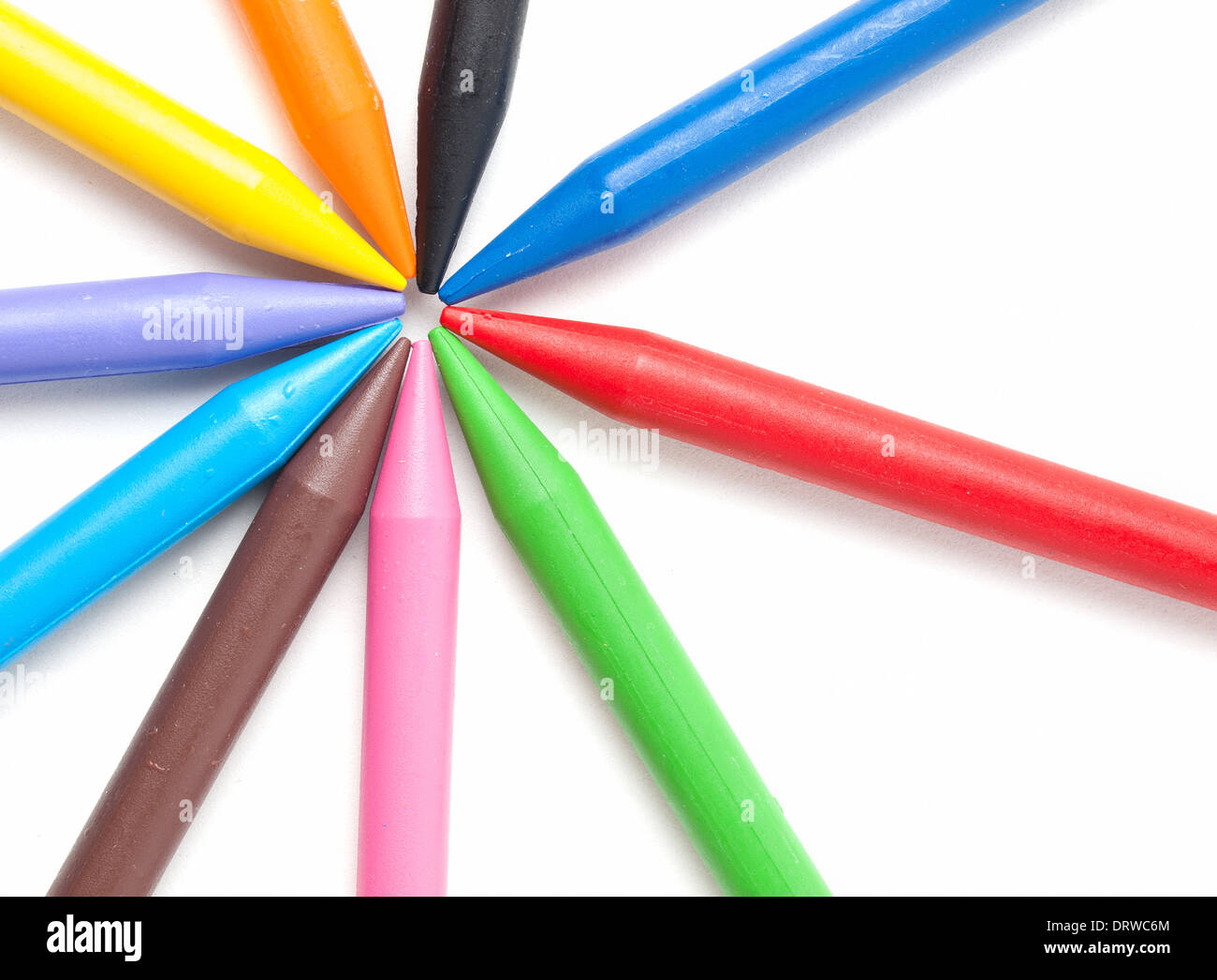 Les crayons de cire multicolore isolé sur fond blanc Banque D'Images