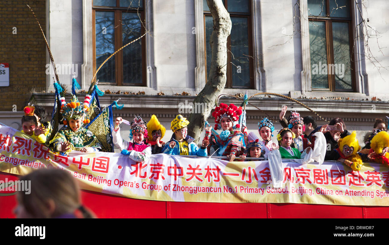 Londres, Royaume-Uni. 2e Mar, 2014. Le Nouvel An chinois 2014, "Année du cheval", est célébré à Londres, au Royaume-Uni. 2 février 2014. Le Nouvel An chinois est un énorme festival parmi les communautés chinoises à Londres et à travers le monde. London's festivités du Nouvel An chinois sont les plus grands en dehors de l'Asie, et prenez place dans China Town et de Trafalgar Square. Le Nouvel An chinois à Londres. Banque D'Images