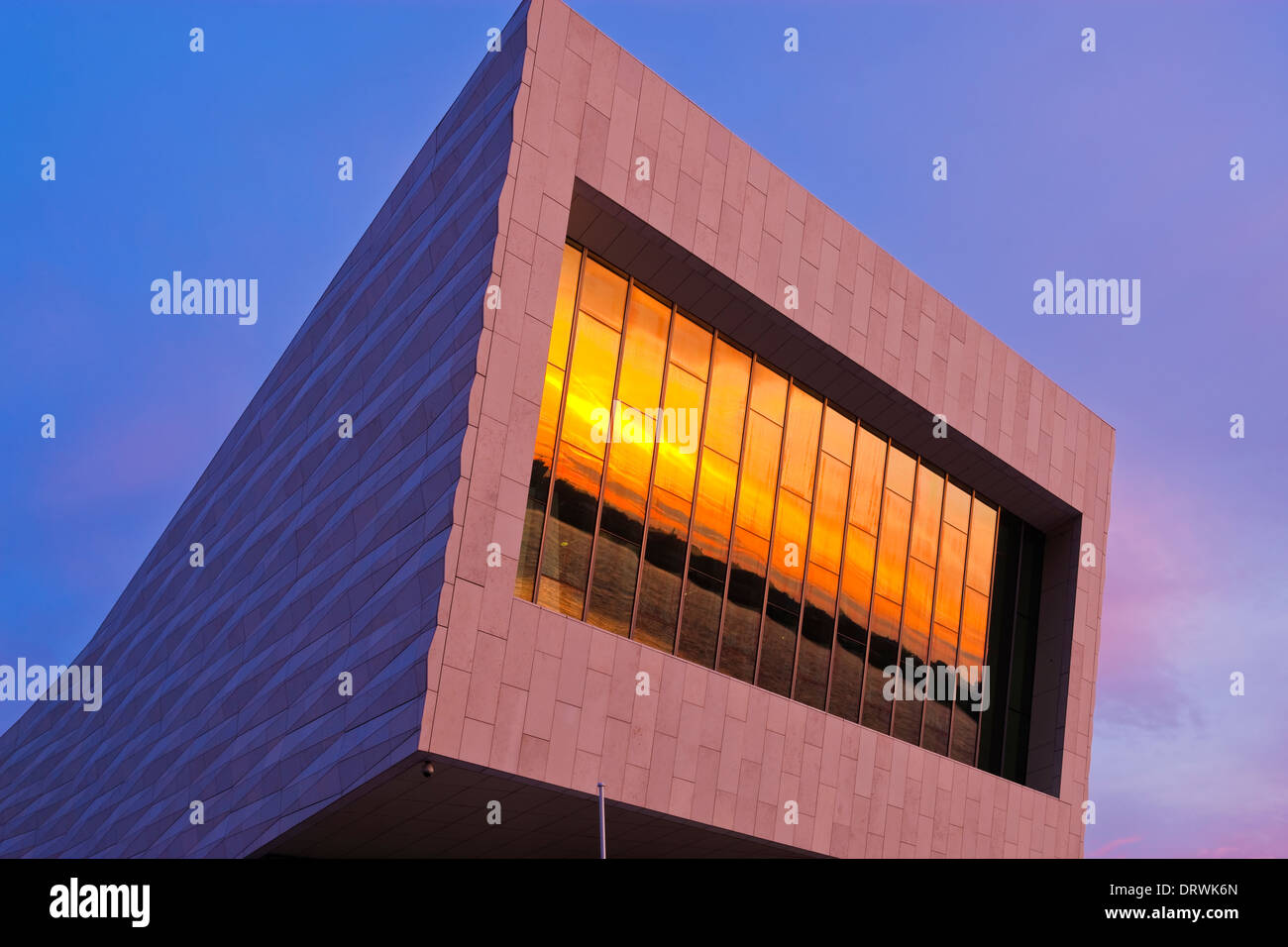 Le nouveau Musée de Liverpool Liverpool Angleterre au coucher du soleil Banque D'Images