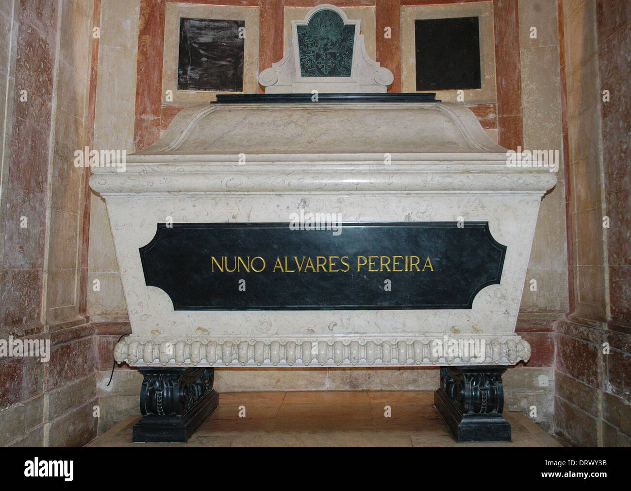 Le Portugal. Lisbonne. Eglise de Santa Engracia. Panthéon national. Tombeau du Général portugais Nuno Alvares Pereira (1360-1431). Banque D'Images