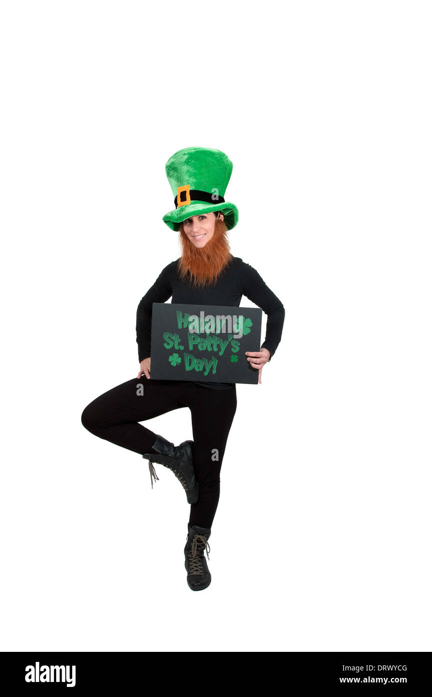 Un lutin avec un panneau disant heureux St Patty's day Banque D'Images