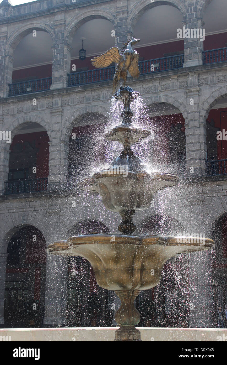 Fontaine centrale dans le Palais National, la ville de Mexico, Mexique Banque D'Images