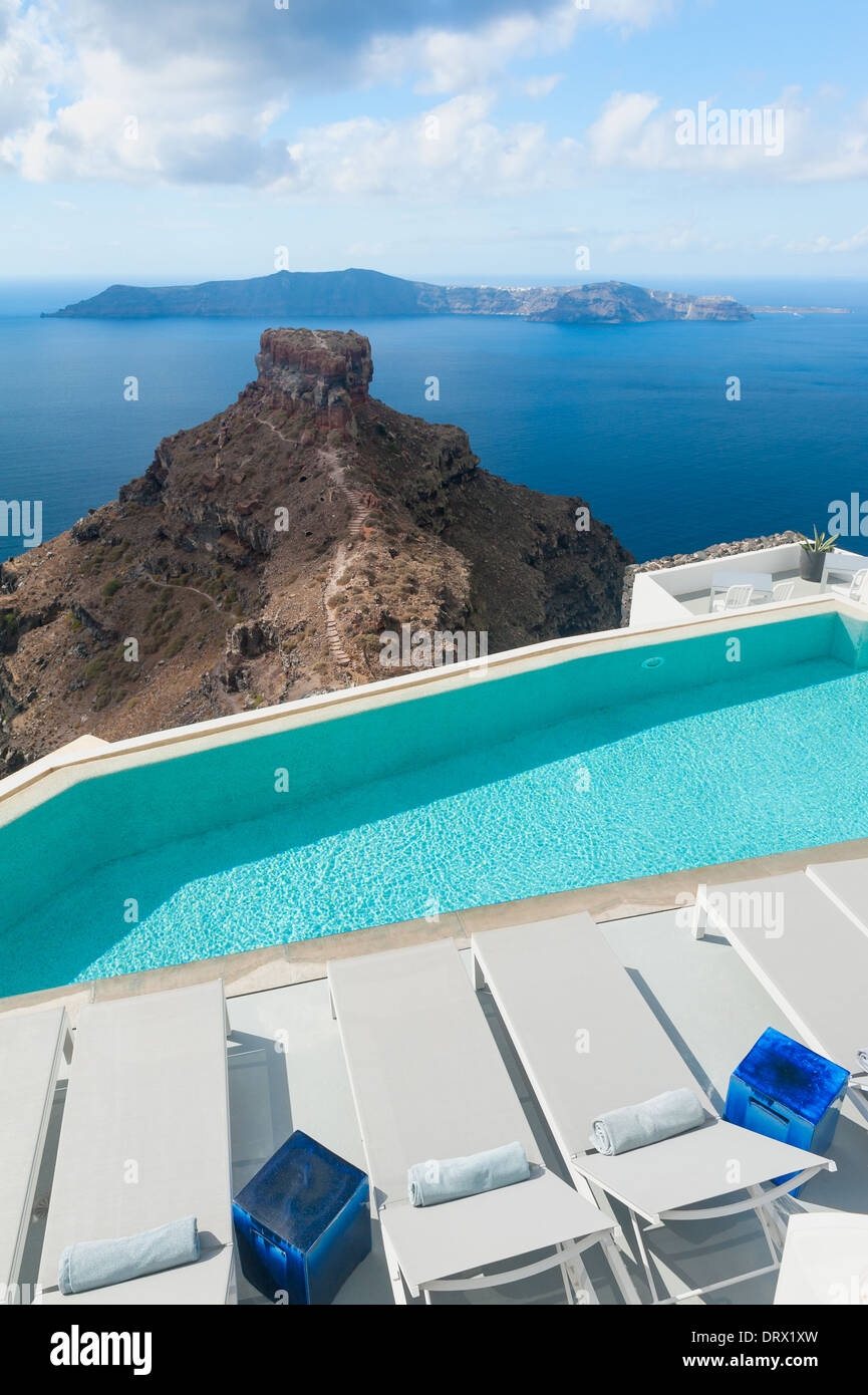 Piscine près de Skaros Rock à Santorin, Grèce Banque D'Images