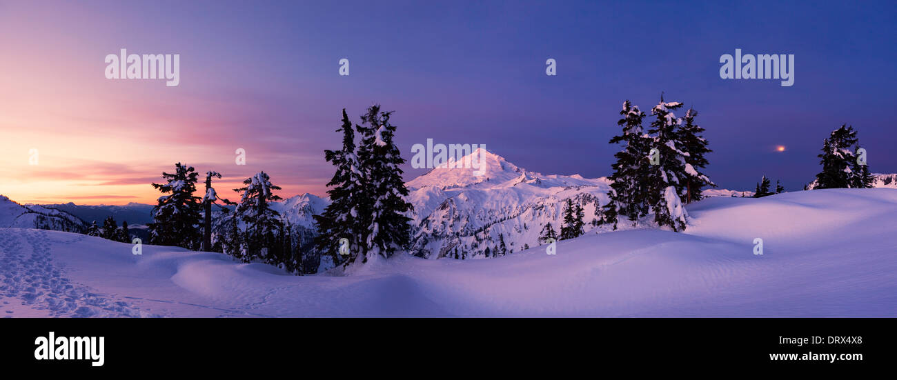 Snow Mountain à l'aube Banque D'Images