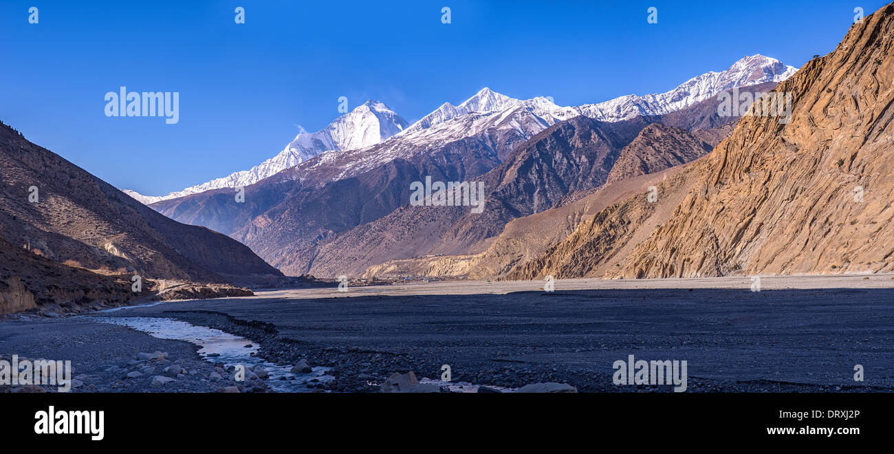 Vue sur la montagne du Dhaulagiri au Népal Banque D'Images