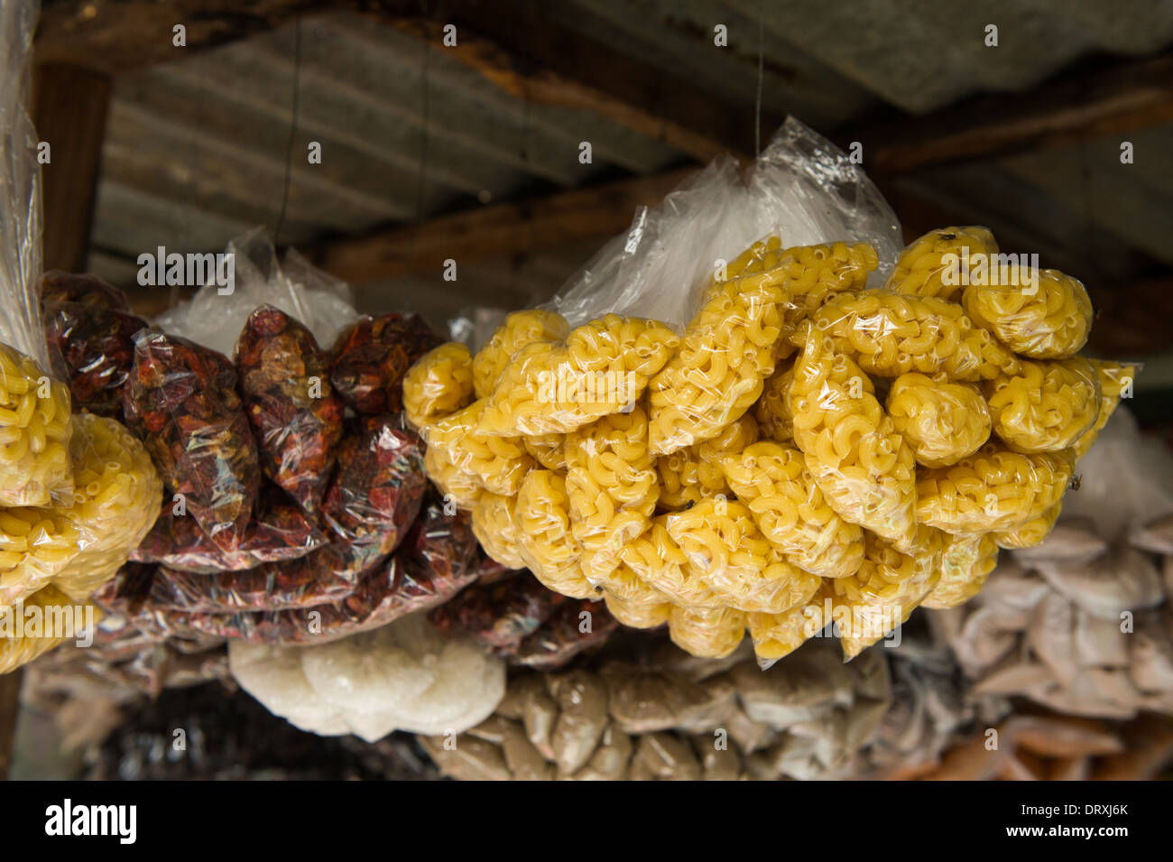 Des aliments destinés à la vente au Royal Albert Marché, Banjul, Gambie Banque D'Images