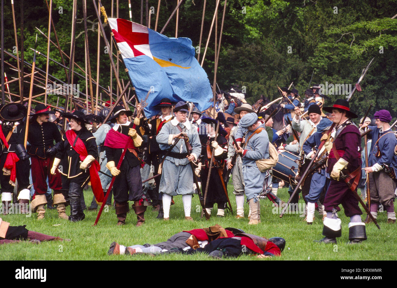 Guerre civile anglaise remise en vigueur par la société Hogan-vexel au Weston Park, le 26 juin 1998. Banque D'Images