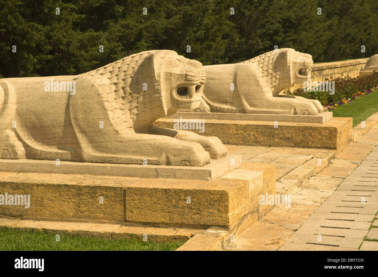 L'Asie, la Turquie, Ankara, Anit Kabir, mausolée de Mustafa Kemal, Atatűrk statues lion Banque D'Images