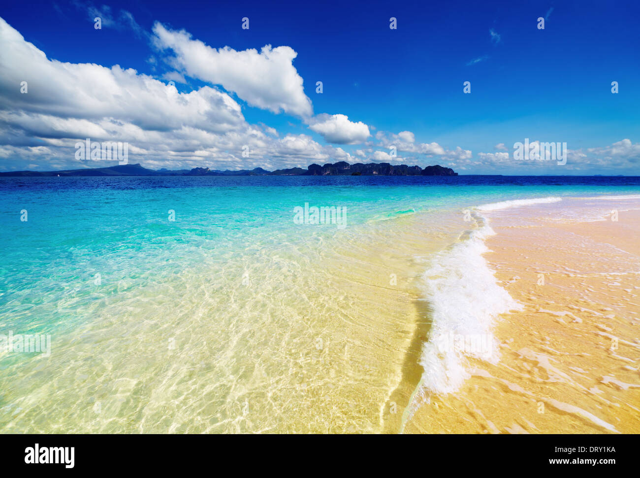 Tropical beach, la mer d'Andaman, Thaïlande Banque D'Images