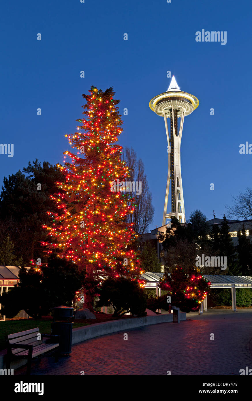 WASHINGTON - arbre de Noël et Space Needle au Seattle Center. 2013 Banque D'Images