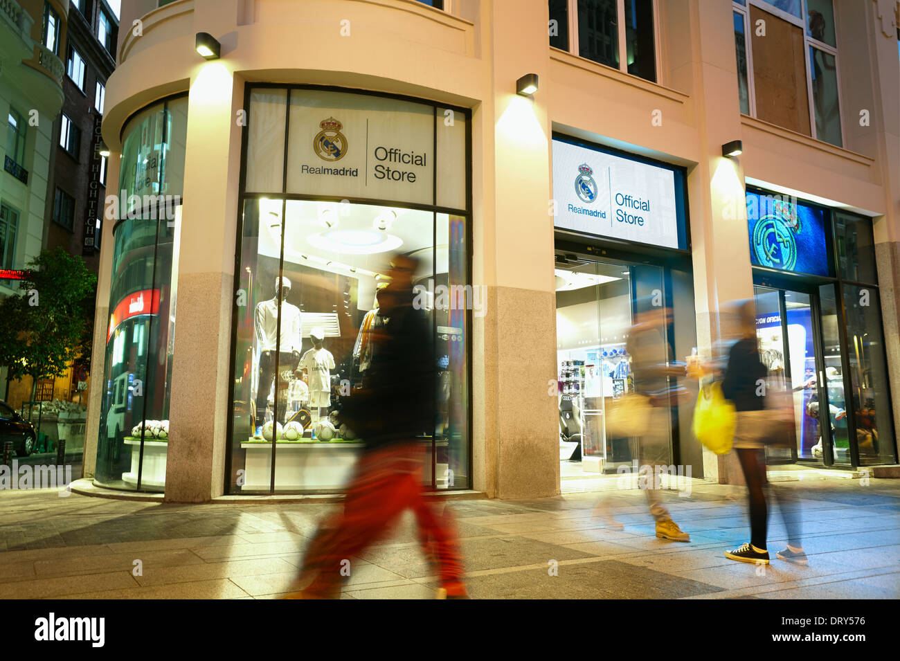 Boutique Officielle du Real Madrid à la rue Gran Vía. Madrid. Espagne Photo  Stock - Alamy