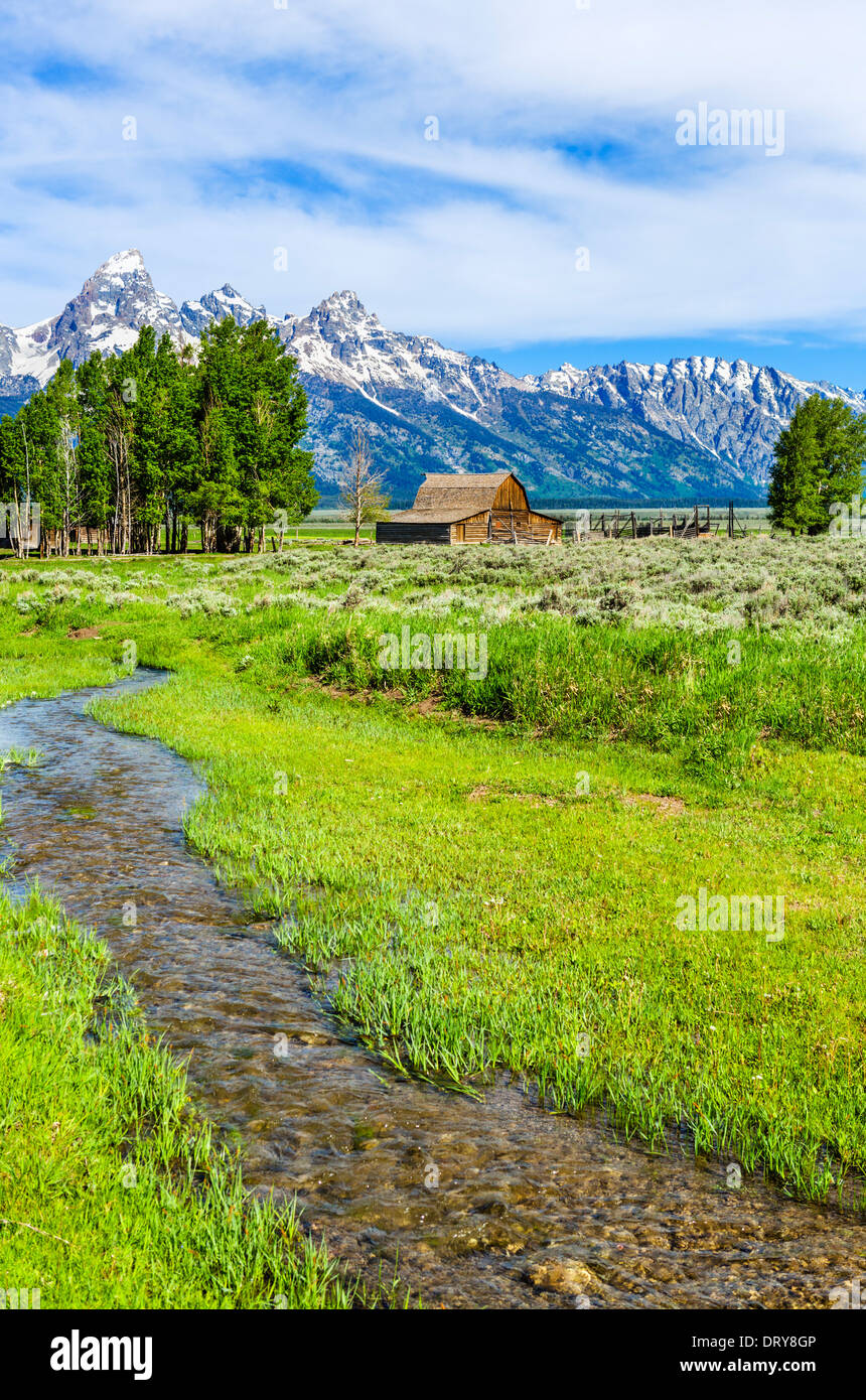 Mormon Row historique, Grand Teton National Park, la vallée de Jackson Hole, Wyoming, USA Banque D'Images