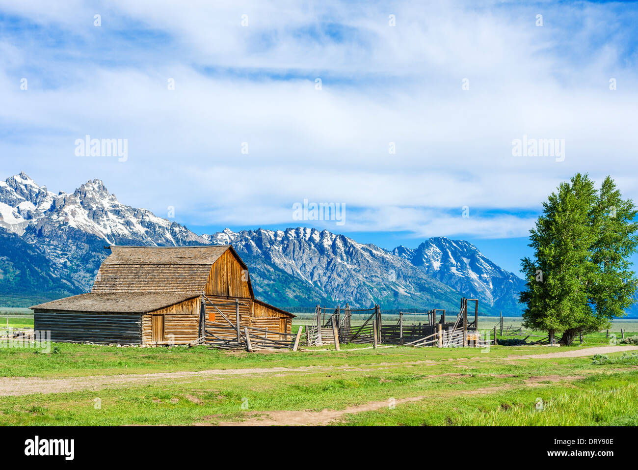 Mormon Row historique, Grand Teton National Park, la vallée de Jackson Hole, Wyoming, USA Banque D'Images