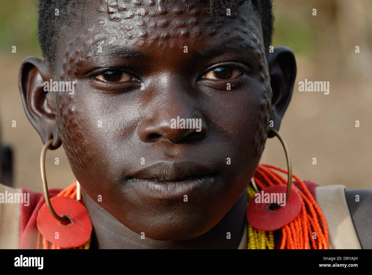 Karamoja en Ouganda de Kotido, peuple Karimojong, tribu pastorale, la femme à la scarification face Banque D'Images