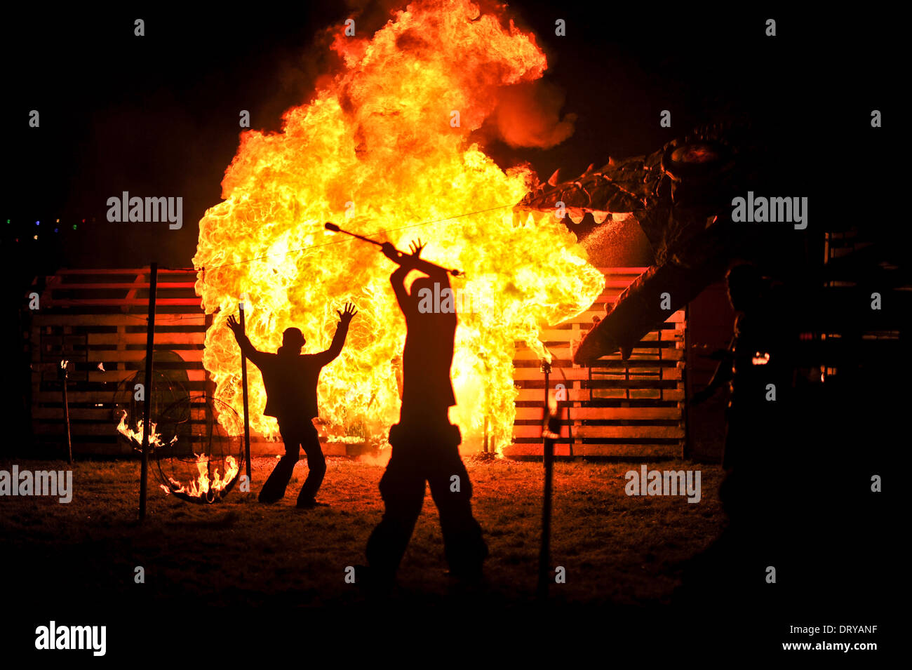 Dragon de feu à performance festival alchimie 2013 Banque D'Images