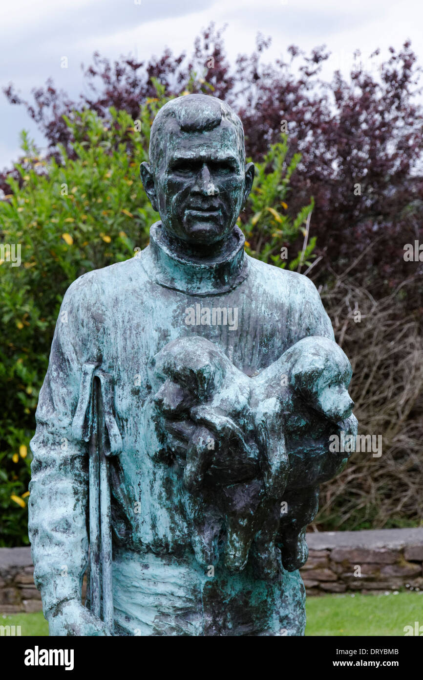 Statue de l'explorateur de l'Antarctique en crème Tom Anascaul, comté de Kerry, Irlande Banque D'Images