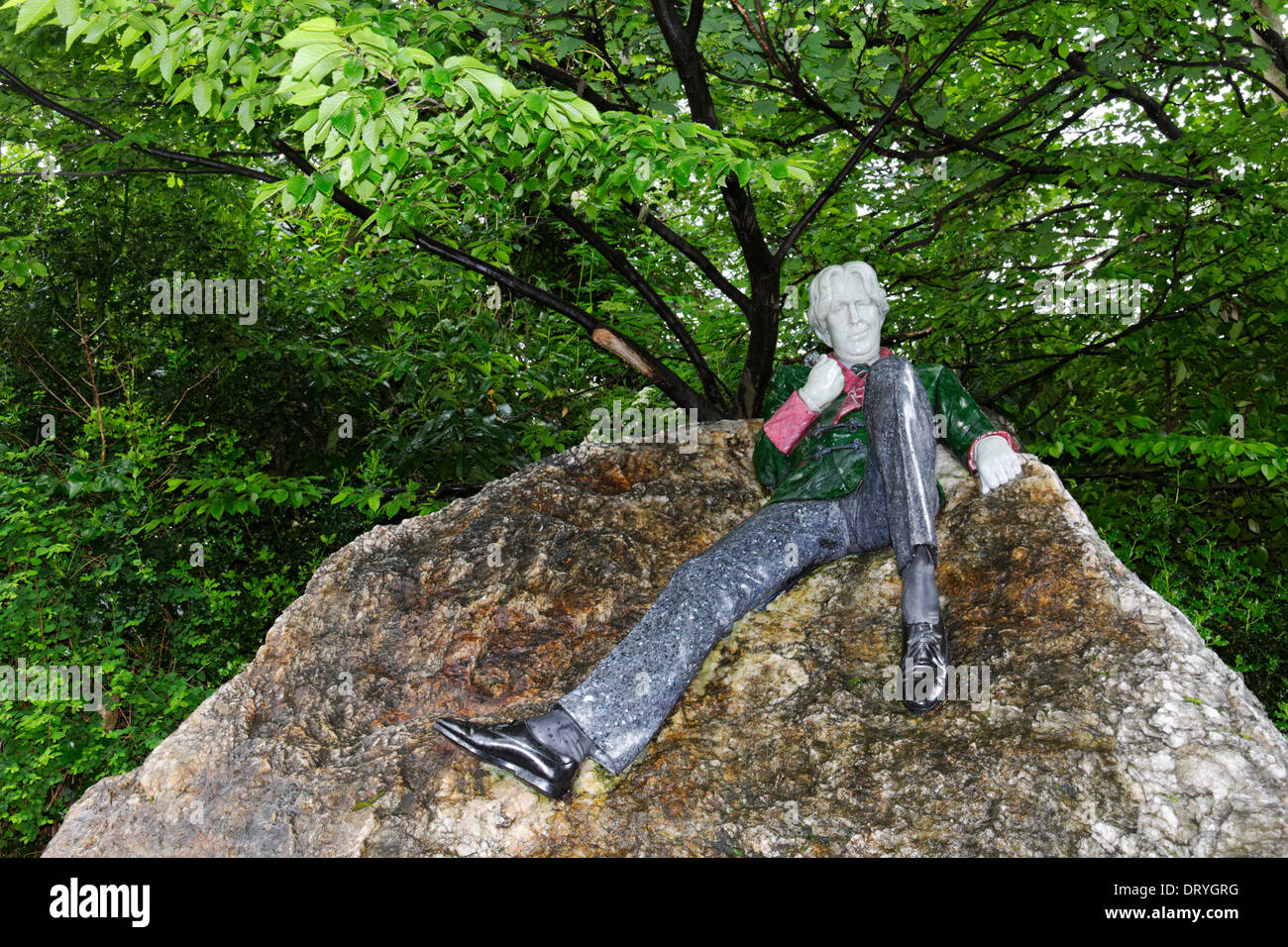 Une statue d'Oscar Wilde dans Merrion Square Park, Dublin, Irlande Banque D'Images