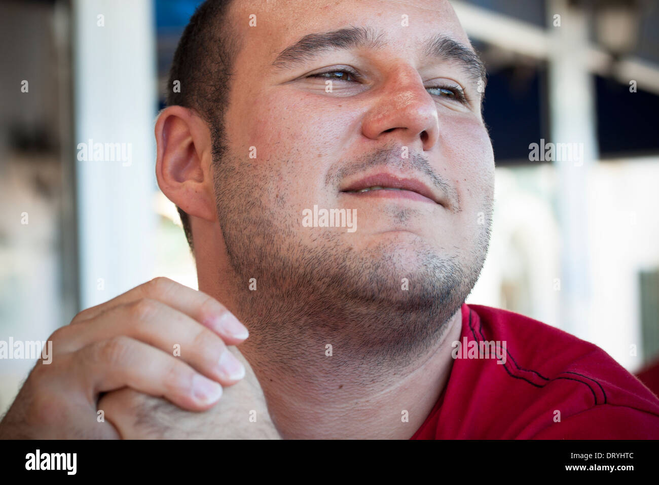 Close up d'un jeune homme la pensée positive. Banque D'Images