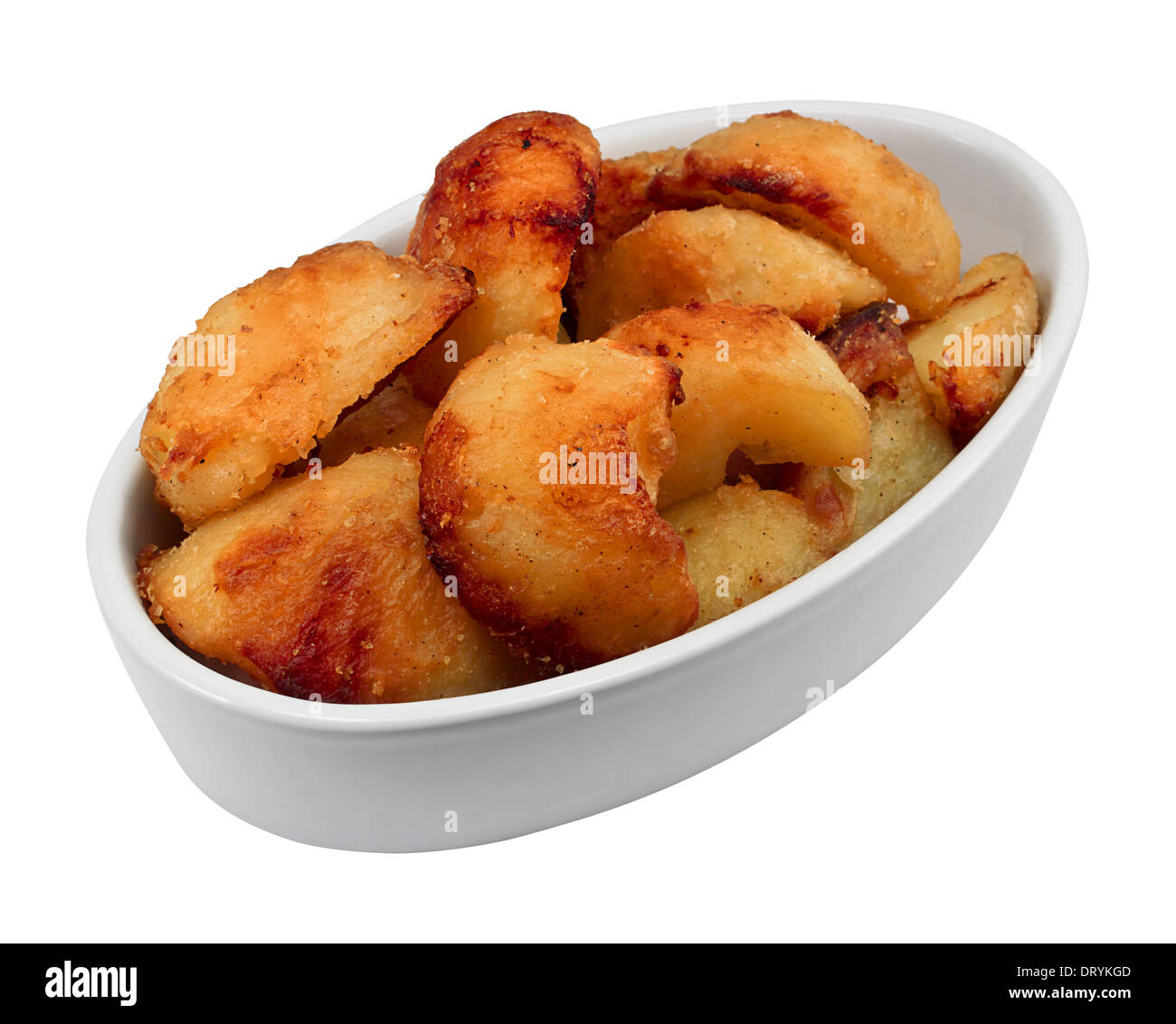Partie de Golden croustillant de pommes de terre dans un bol isolé sur fond blanc Banque D'Images
