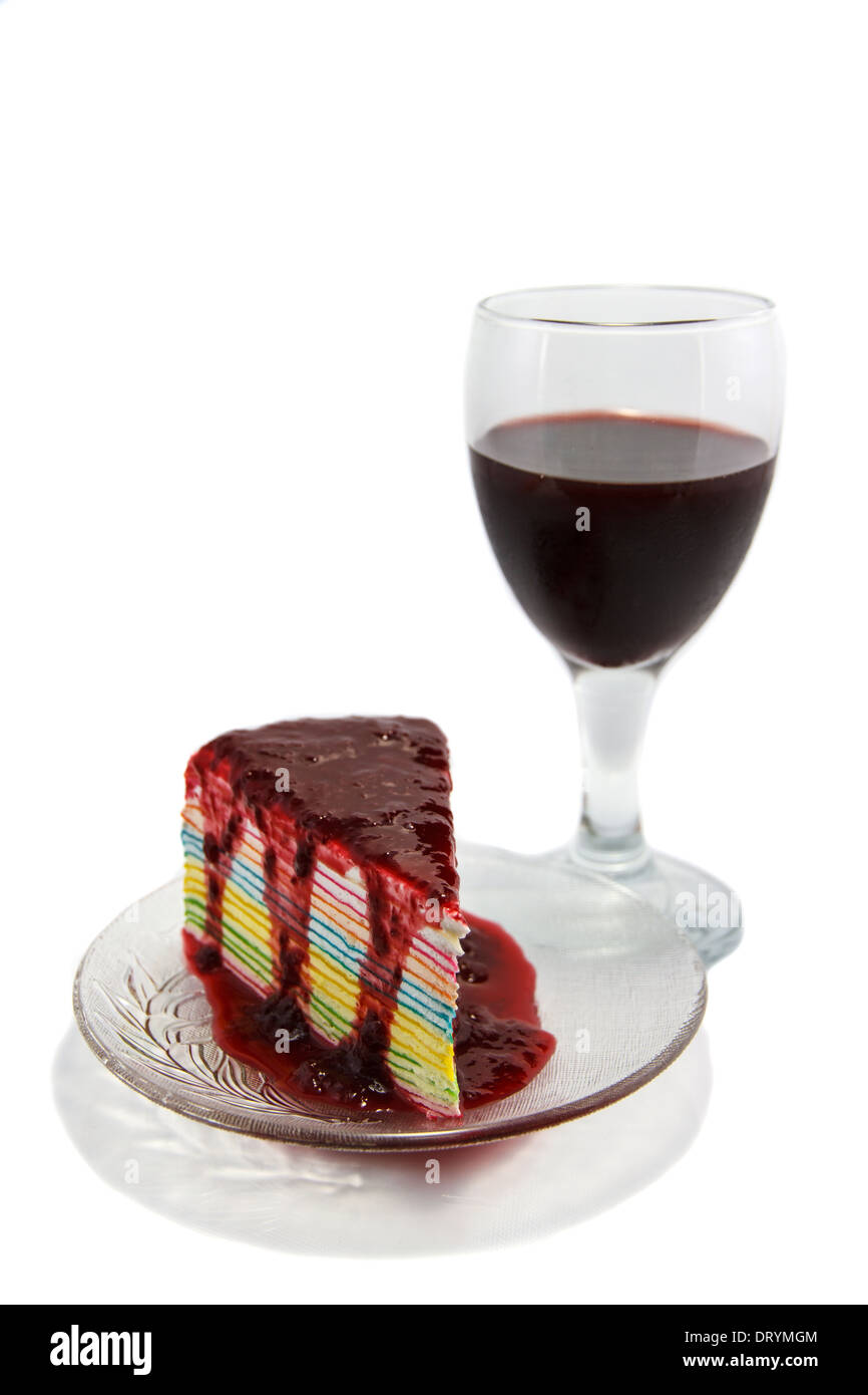 Gâteau fantaisie surmonté d'un Berry et le vin rouge. Banque D'Images