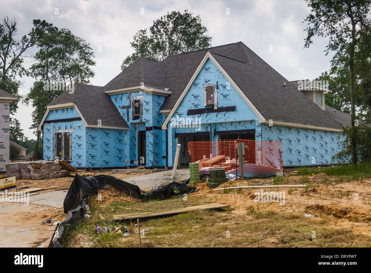 Unfinished nouvelle maison de deux étages en construction Banque D'Images