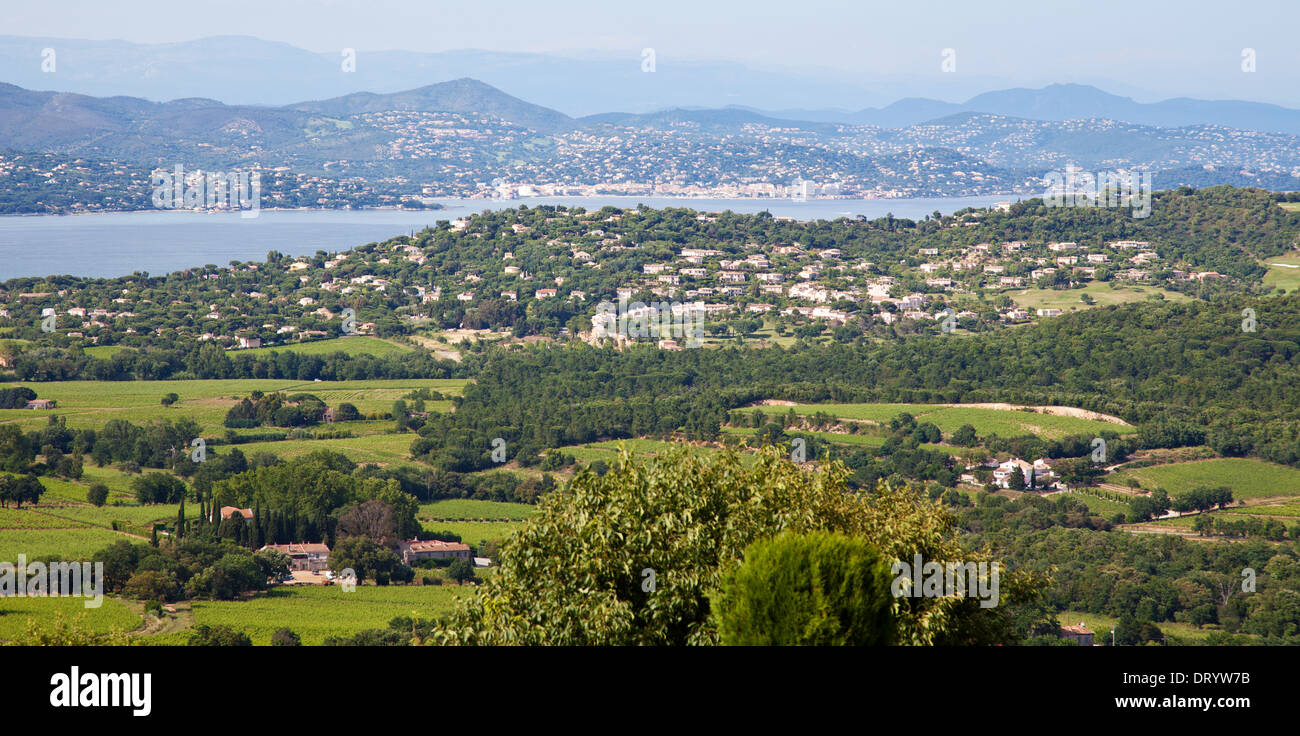 Vue sur Bertaud, près de Saint Tropez dans le sud de la France. Banque D'Images