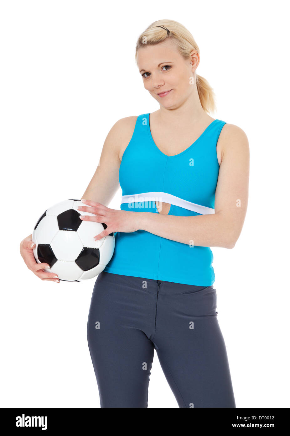 Attractive young woman holding soccer ball. Le tout sur fond blanc. Banque D'Images