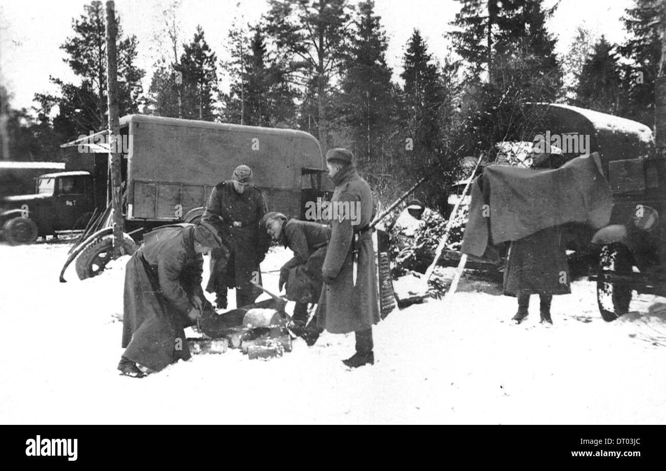 La coupe du bois dans la forêt Hiver 1942 Winniza Ukraine Banque D'Images