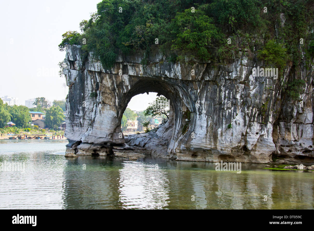 La Chine, Yangshuo Li River, comté de formations karstiques Banque D'Images