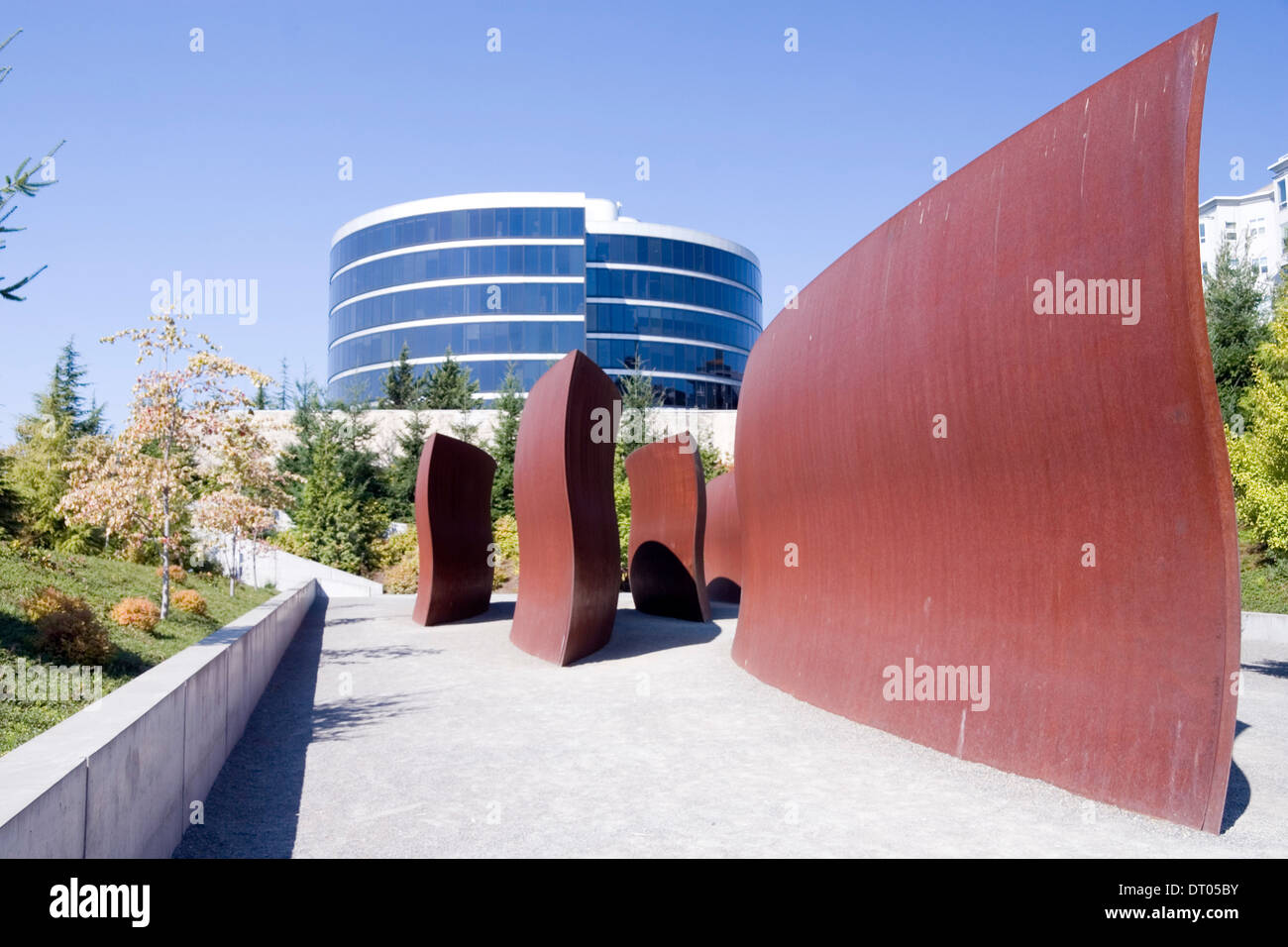 L'Aigle d'Alexander Calder à l'Olympic Sculpture Park, Seattle, USA, 2012. Un géant de l'acier pièce d'art abstrait rouge. Banque D'Images