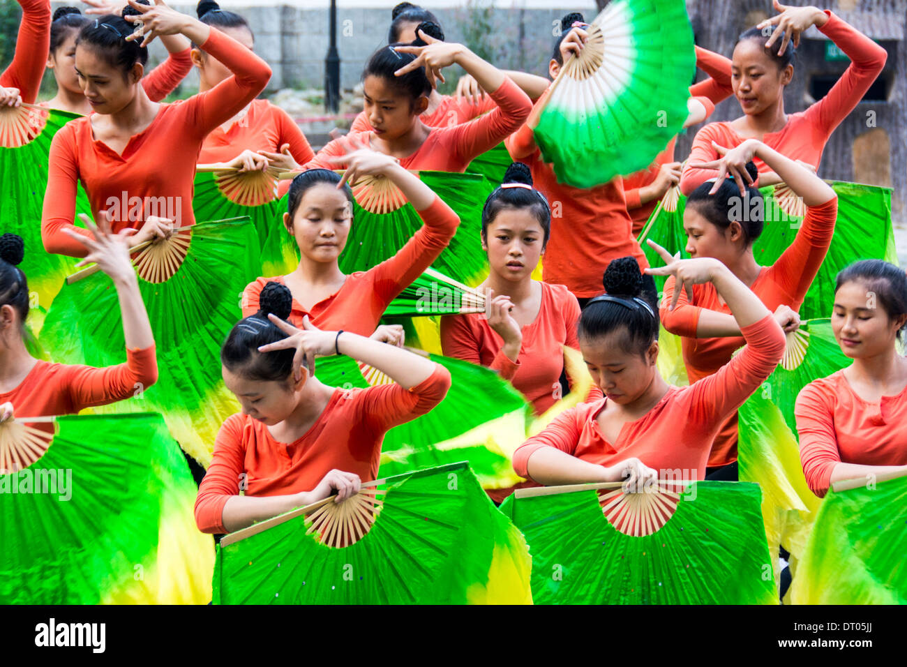 Chine, Guilin, au cours d'une danse écolières sport Banque D'Images