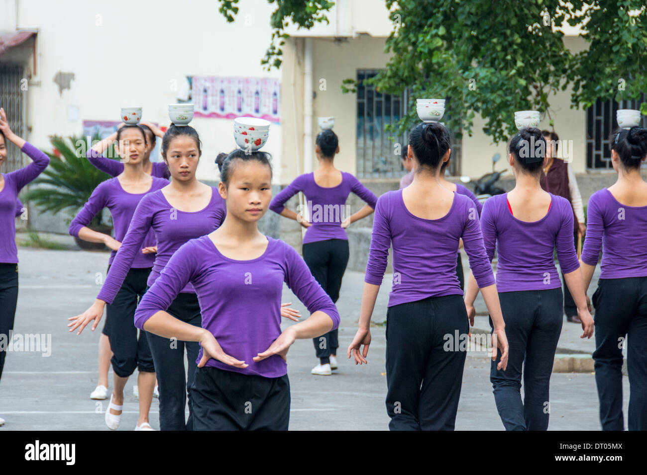 Chine, Guilin, au cours d'une danse écolières sport Banque D'Images