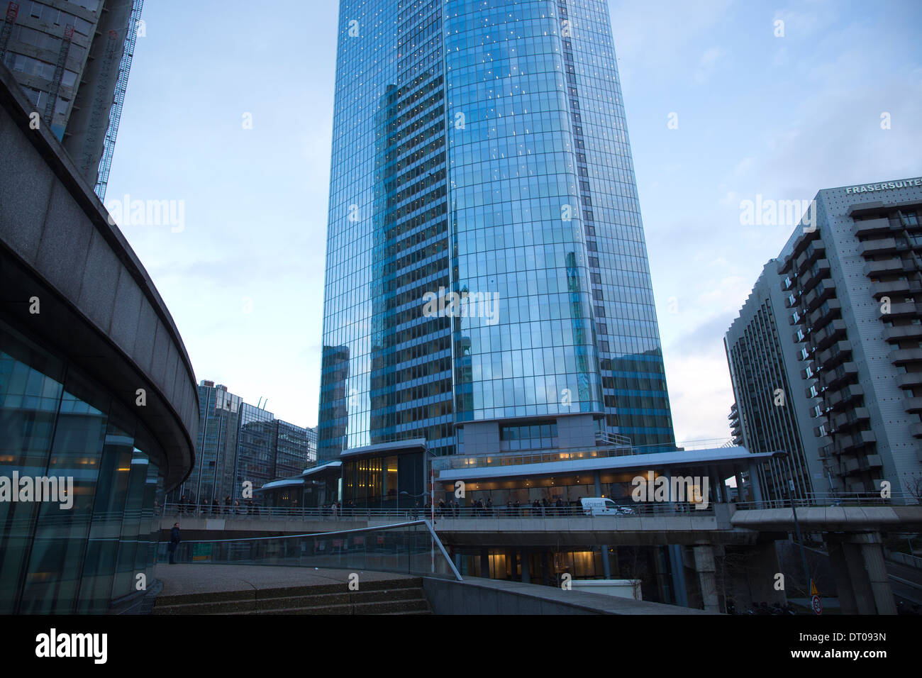 La Défense, au travers du quartier financier et des affaires de Paris, France. Banque D'Images