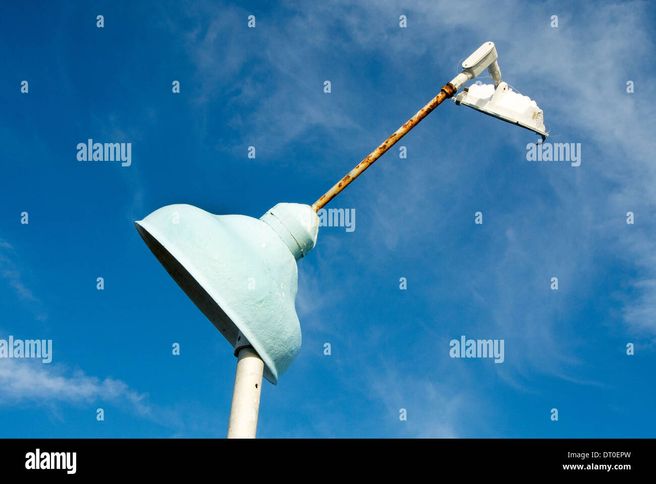 Broken street lamp Banque de photographies et d’images à haute