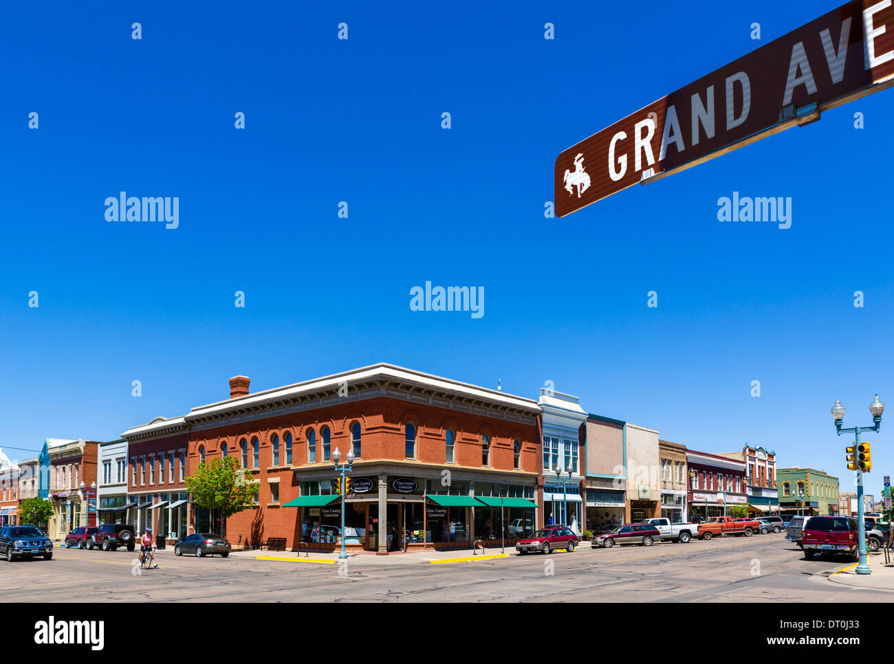 Grand Avenue à l'intersection avec l'Afrique du 2e rue au centre-ville de Laramie, Wyoming, USA Banque D'Images