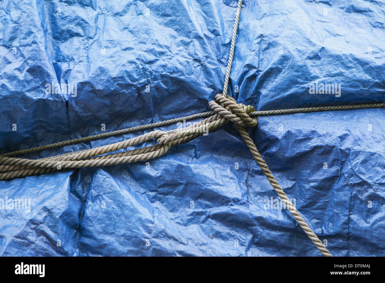 Seattle Washington USA bâche bleue couvrant les filets de pêche commerciale Banque D'Images