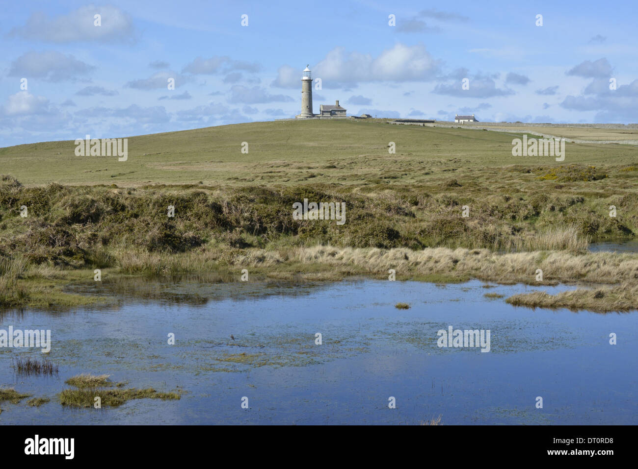 L'ancien phare du Pôle fusée étang, Lundy, Devon. Banque D'Images